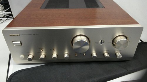 Amplificatore stereo integrato
