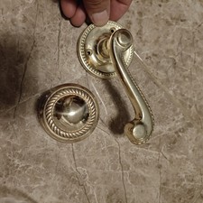 Maniglia e pomello della porta