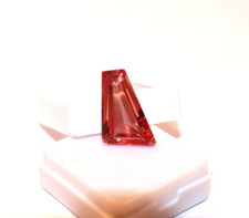 Alessandrite che cambia colore