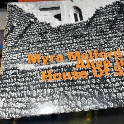 Alive the house - alive, in