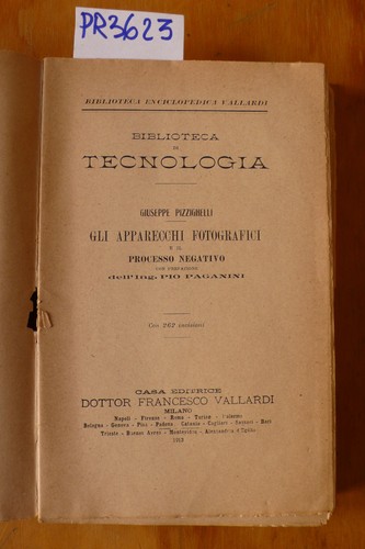 Gli apparecchi fotografici - , e