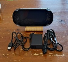 PSVita PCH 1004 + 2 giochi: GOD OF WAR collection e Uncharted Golden Abyss