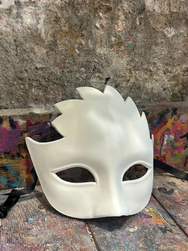 Maschera bianca forma di - a,
