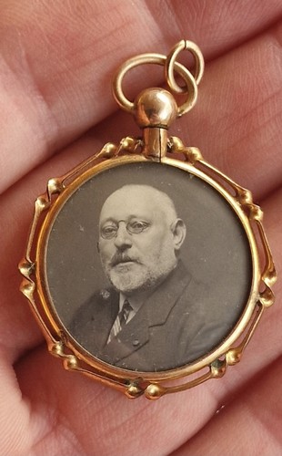 Antico ciondolo vittoriano con