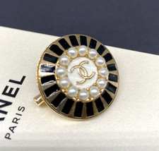 1 elegante bottone usato