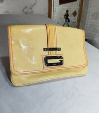 Pochette Guess gialla con logo