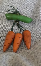 Spilla carota in bachelite