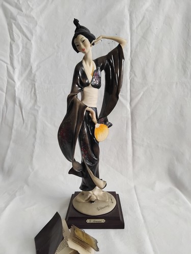 Geisha giapponese statua