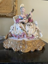 Statuina porcellana vintage Dresda bambola pizzo signora che suona strumento antico