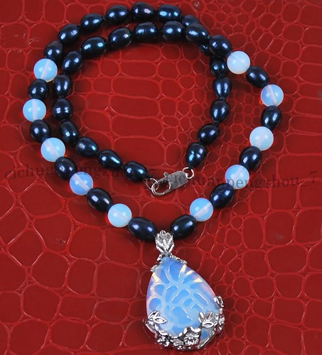 Collana con ciondolo goccia