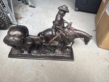 Grande statua firmata Rough