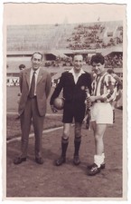 Omar Sivori foto 3/4/1963 con arbitro Piero Angelini, partita Juventus - Verona.