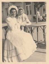 B3 -  Foto Photo Fotografia Anni 30 - Donna con Neonato Abiti Bebe