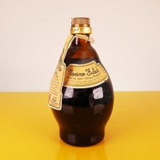 Elegante bottiglia di Nocino
