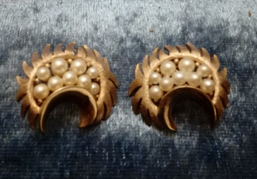 Trifari orecchini color oro