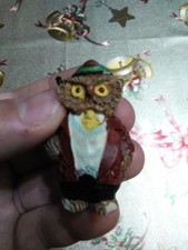 Piccola bomboniera di gufetto antropomorfo (zampette inferiori danneggiate)