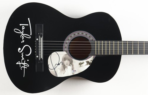 Chitarra acustica firmata