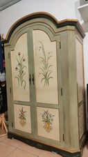Armadio decorato a due ante