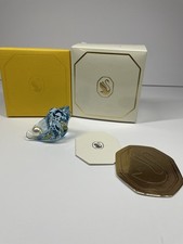 Statuina conchiglia e perle in