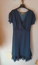 Abito in crêpe-chiffon blu a pois bianco