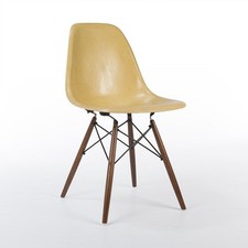 Sedia Herman Miller Eames DSW ocra chiaro vintage con scocca laterale da pranzo