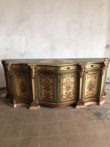Grande credenza veneziana