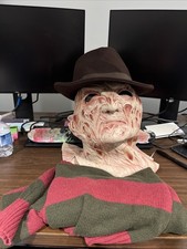 MASCHERA LATTICE A NIGHTMARE ON ELM STREET FREDDY KRUEGER CON CAPPELLO E MAGLIONE NUOVA CON ETICHETTE