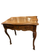 Antico piccolo Scrittoio tavolino inizi del 700 in legno di noce gambe arcuat...
