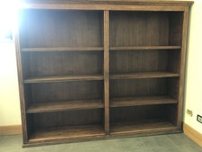 libreria vintage in legno, parte di arredamento di alimentari metà 900