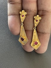 Orecchini etruschi in oro giallo 18 carati con rubini sintetici (X280)