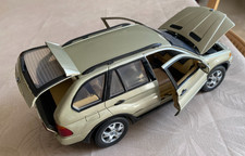 KYOSHO 1/18e: BMW X5