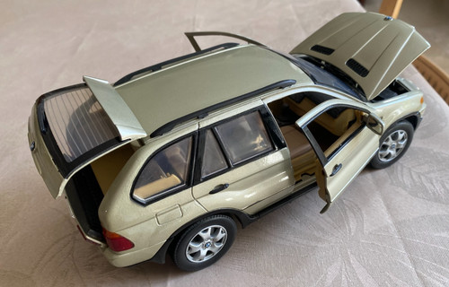 Kyosho 18e bmw - 1/18e:, x5