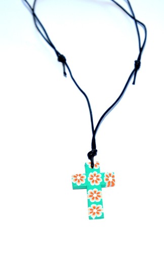 Collana con ciondolo croce