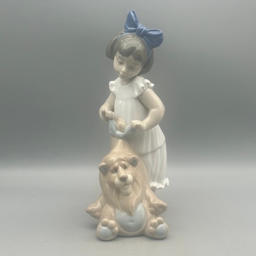 Nao lladro porcelain - by,