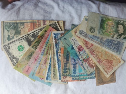 Banconote mondiali con - , alcune