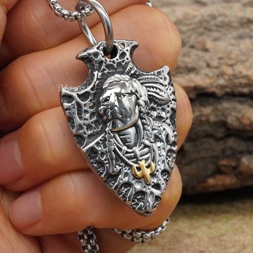 Collana con ciondolo freccia