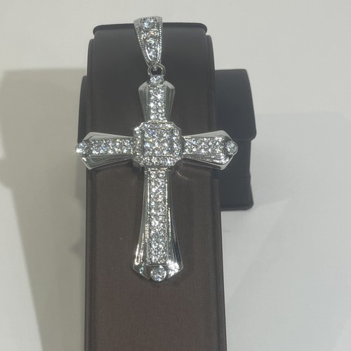 Grande croce ghiacciata con