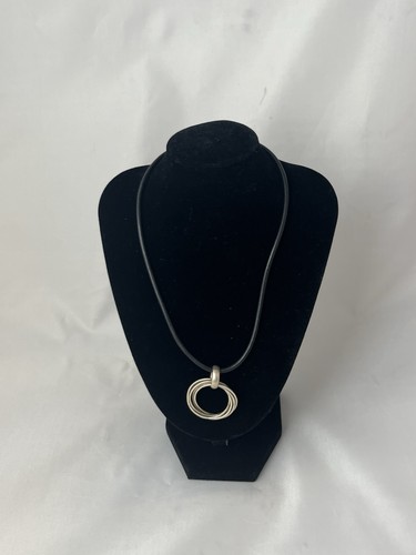 Collana corda nera con - in,
