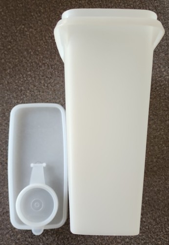 Tupperware cereal keeper - cereal,