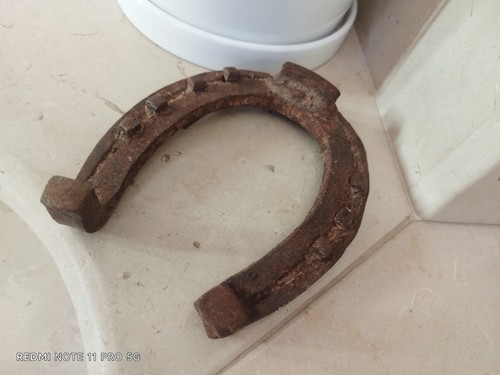 Ferro cavallo con - ferro, di