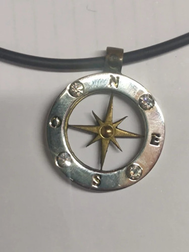 Collana pendente con rosa dei