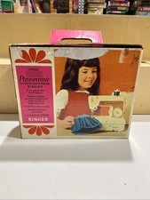 LA PICCOLA GOLDEN PANORAMIC MACCHINA PER CUCIRE IN MINIATURA SINGER