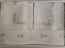 Lenzuolo ricamato a mano in