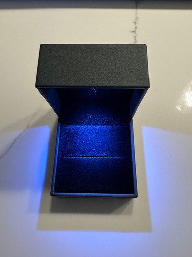 Scatola per anelli illuminata