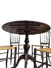 Tavolo e sedie di Chiavari