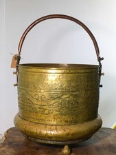 Calderone antico in ottone cesellato con manico in rame