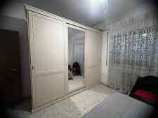 Armadio camera da letto ad ante scorrevoli con specchio. Dimensioni 280x260x70. 