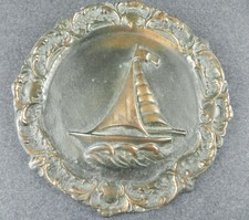 Piatto di bronzo rilievo barca
