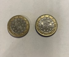 Due Monete da 1 Euro Portogallo 2002 - Una Errore Di Conio