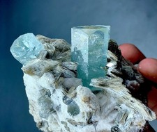 Cristallo di acquamarina
